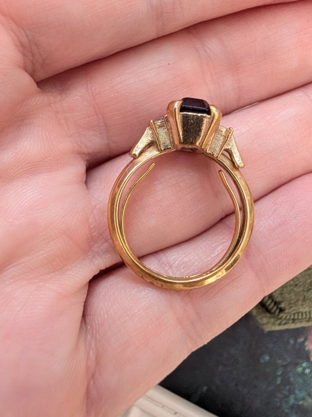 Vintage Art Deco Avon Amethyst Purple Glass Gold Tone Ring, Size 6 - Picture 6 of 12